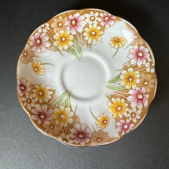 VTG Royal Albert ‘Maryland’ 2571 Bone China Teacup & Saucer Floral Daisies - Picture 6 of 10